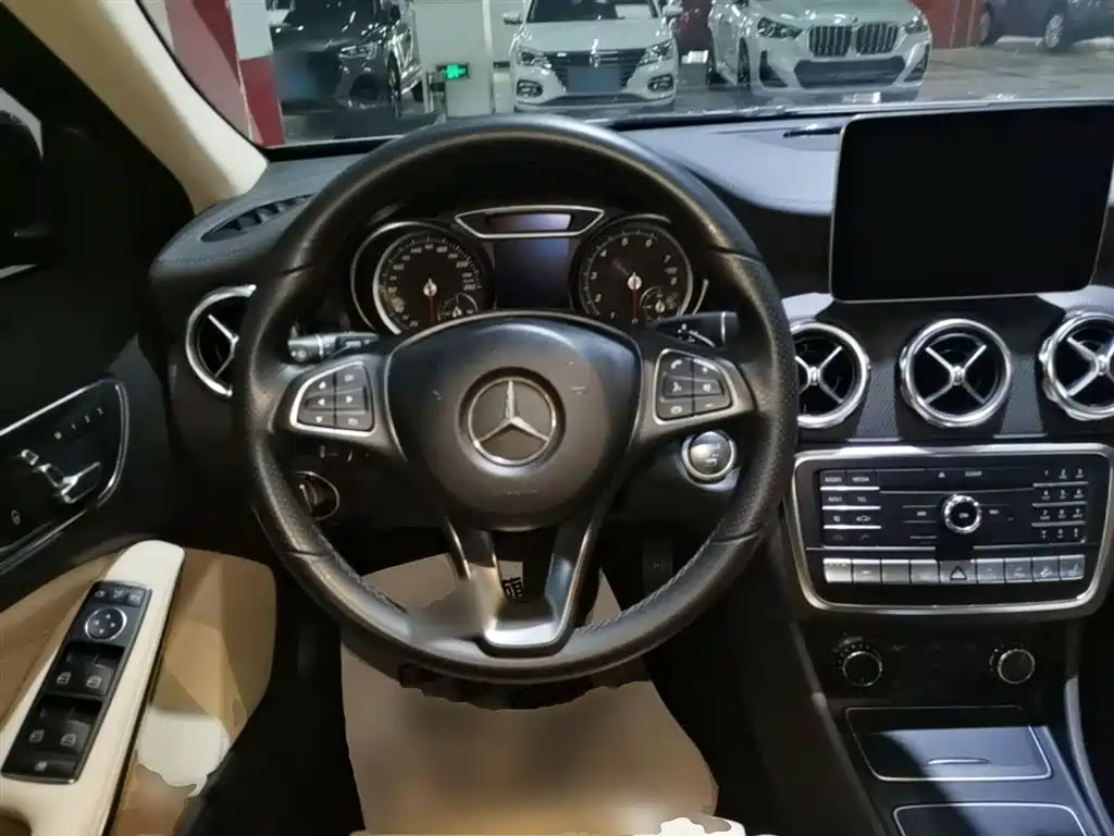 Mercedes-Benz GLA 2017 GLA 220 4MATIC Fashion фото 11