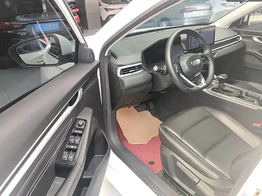 Фото 16 - Geely Emgrand