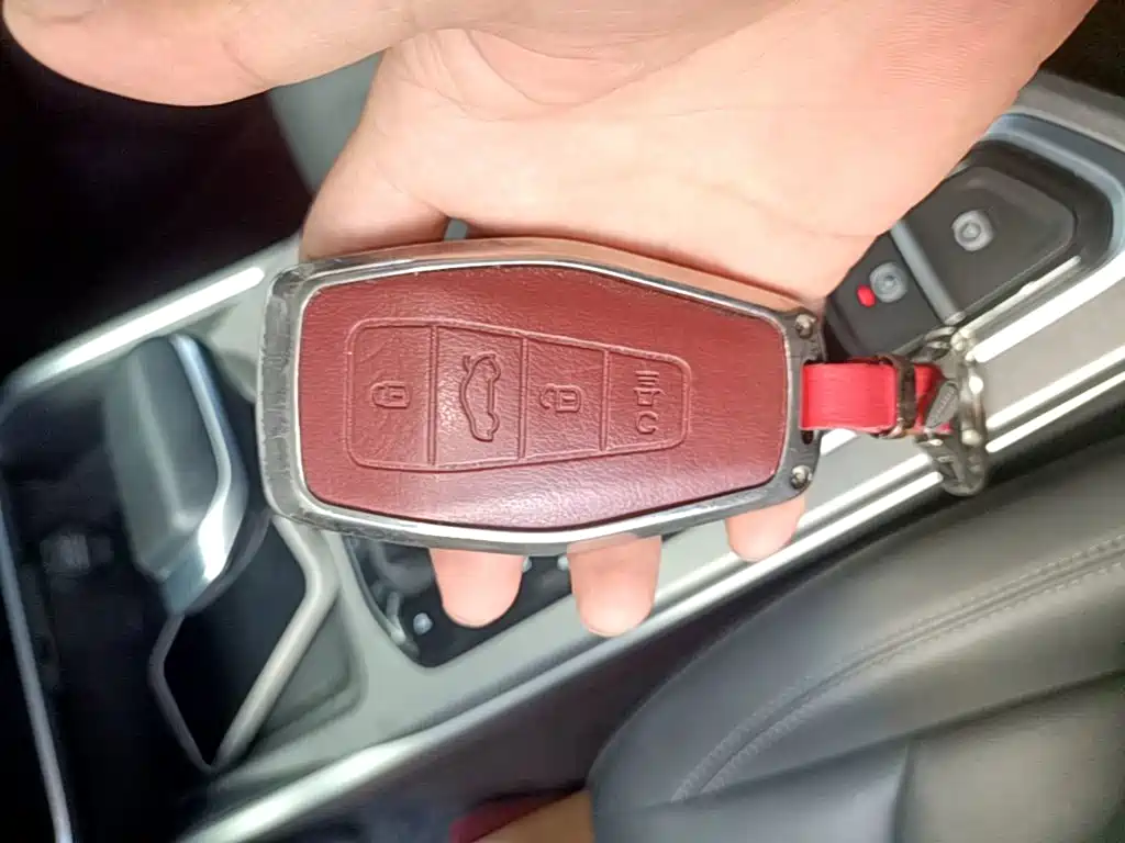 Фото 9 - Geely Emgrand