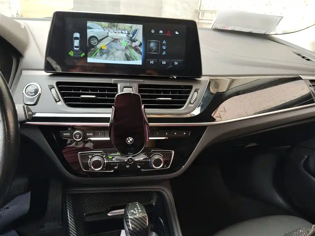 BMW 1 Series 2018 118i Sport Edition фото 7