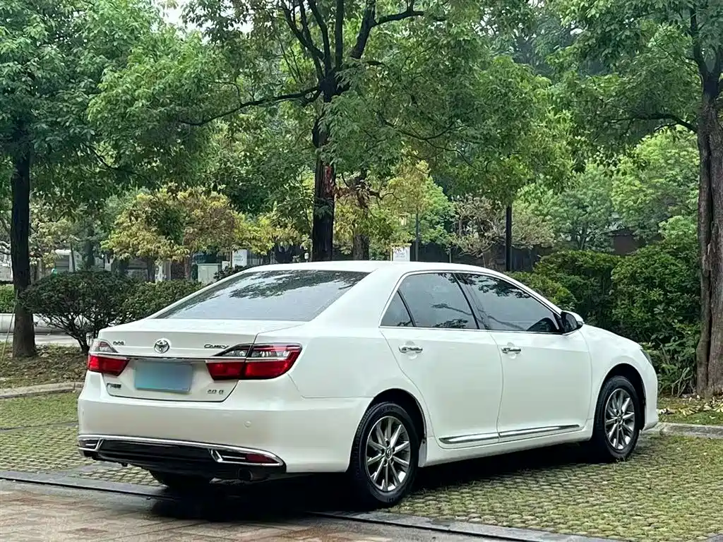 Toyota Camry 2016 2.0G 10th Anniversary Luxury Edition фото 11