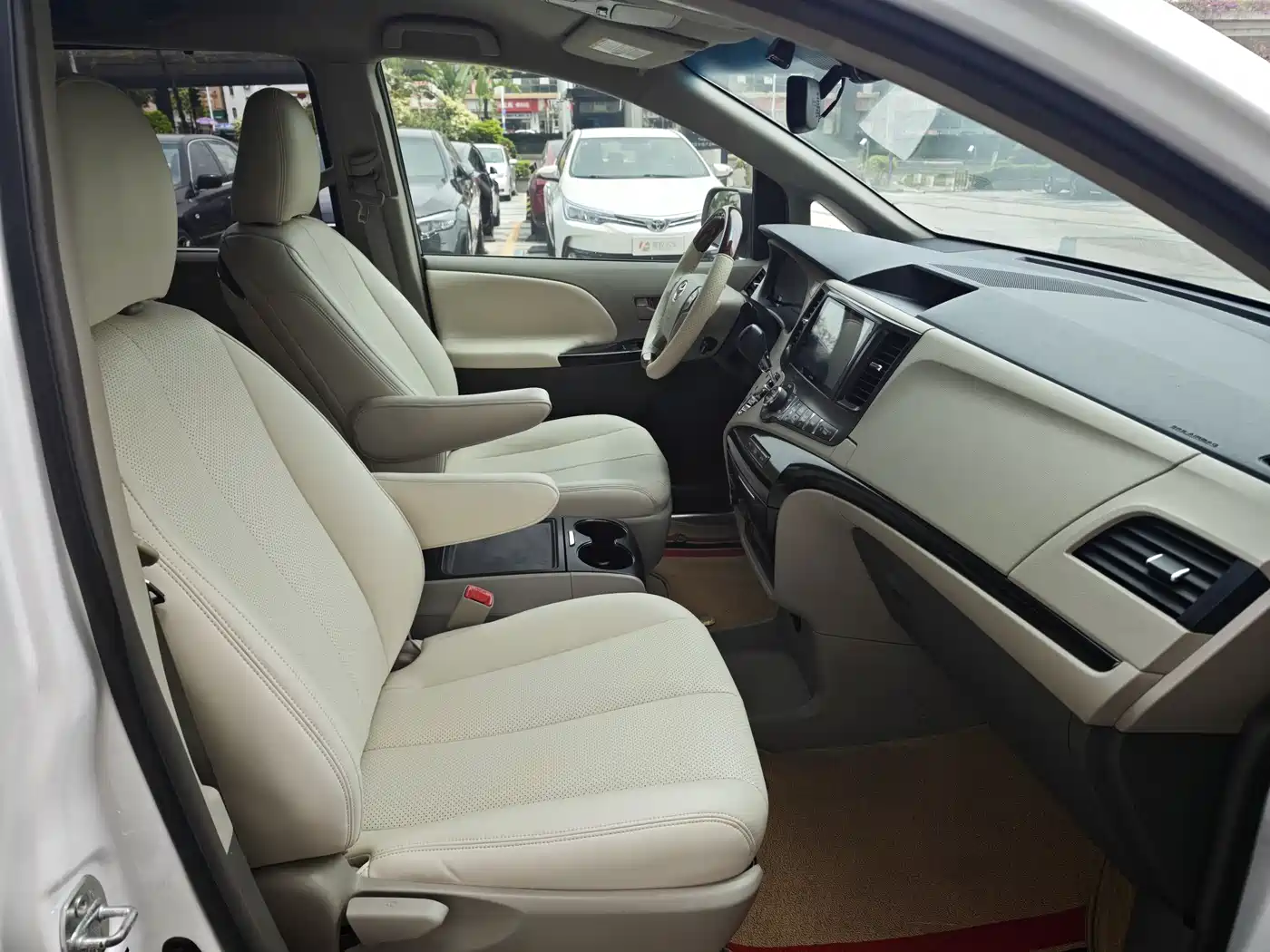 Toyota Sienna 2013 3.5L 4WD Automatic фото 15