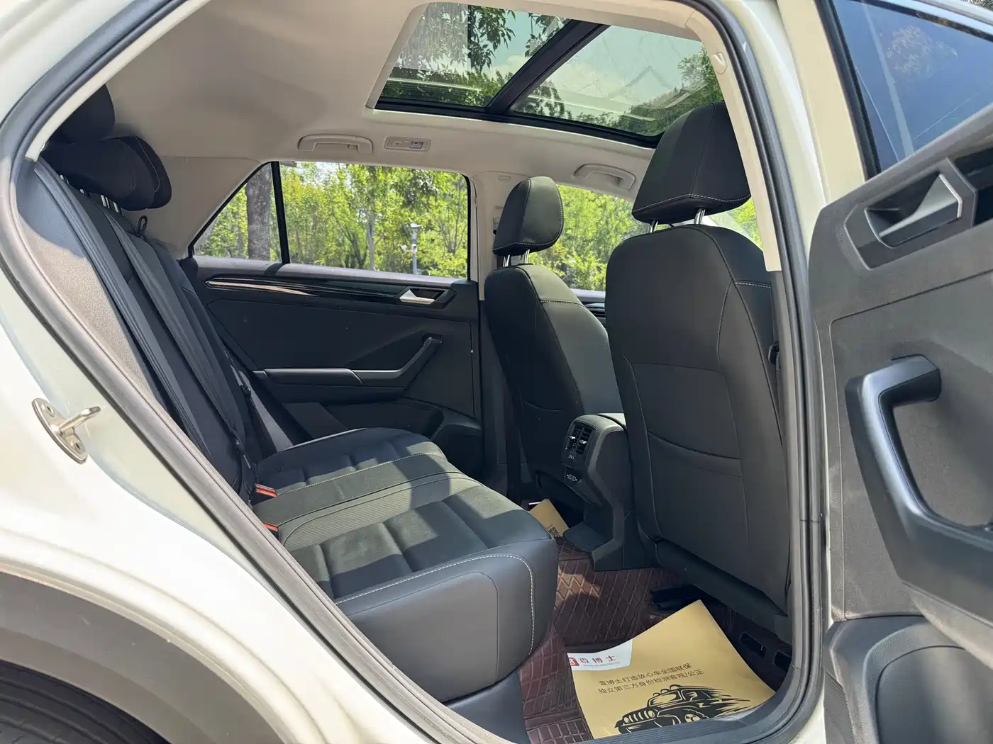 Volkswagen T-ROC 2021 280TSI DSG 2WD Comfort Smart Connect Edition фото 26