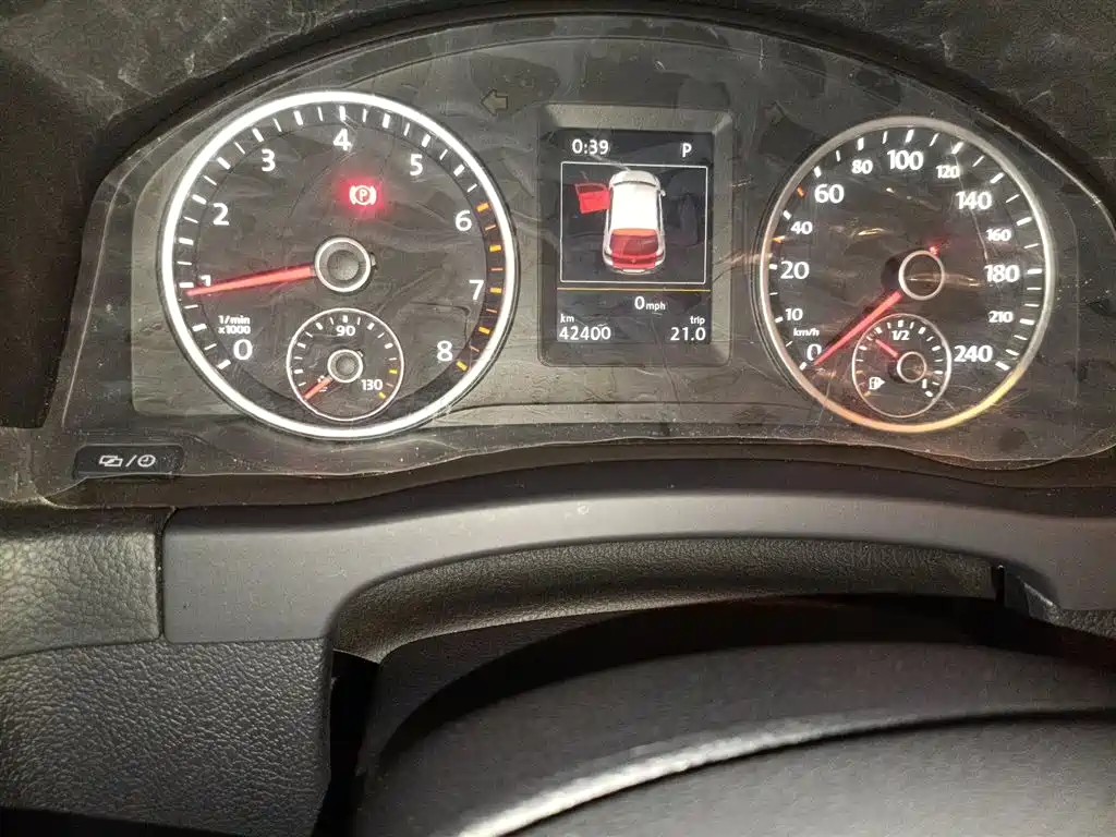 Volkswagen Tiguan 2015 2.0TSI Automatic 4WD Luxury фото 5