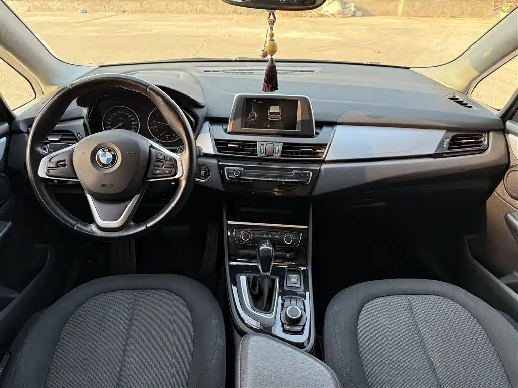 BMW 2 Series Touring 2016 218i Fashion Model фото 22
