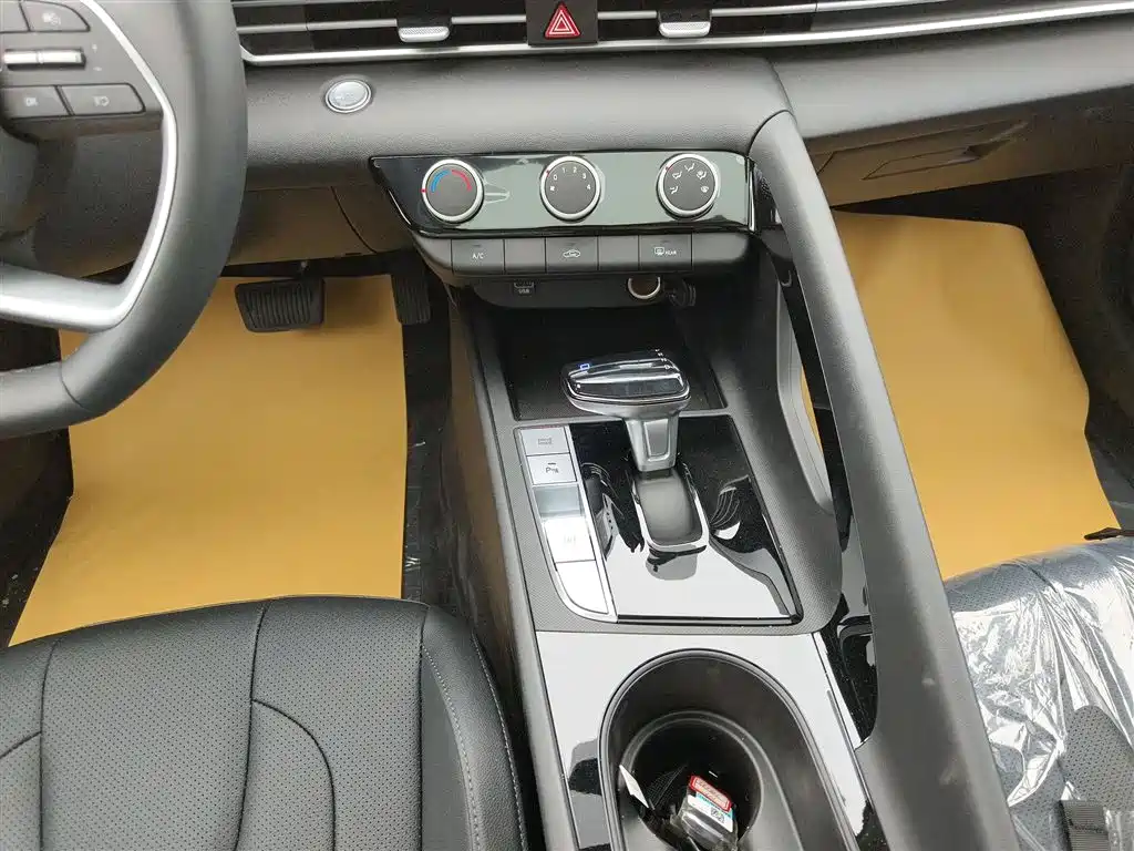 MODERN ELANTRA