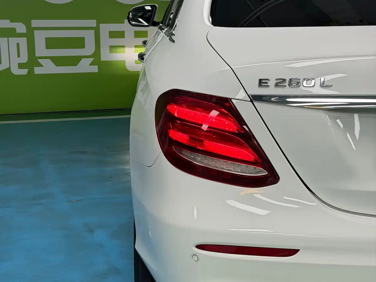 Mercedes-Benz E-Class 2019 E 260 L Sport фото 23