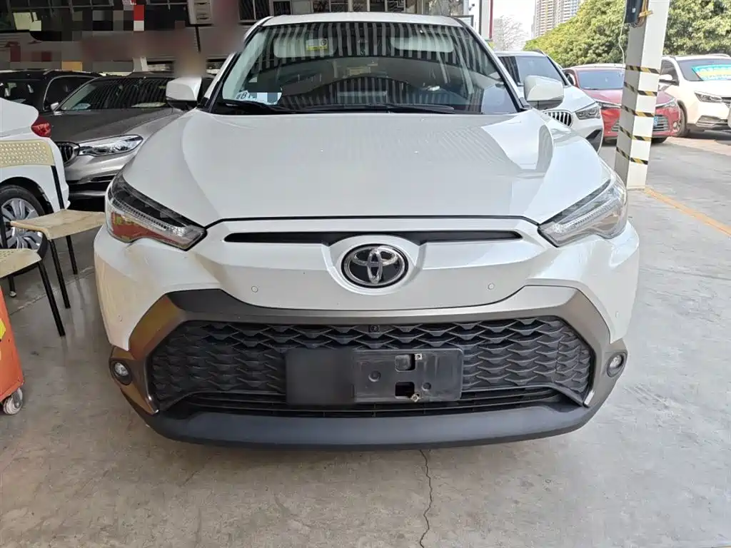 Toyota Frontlander 2022 2.0L CVT Luxury PLUS Edition фото 3
