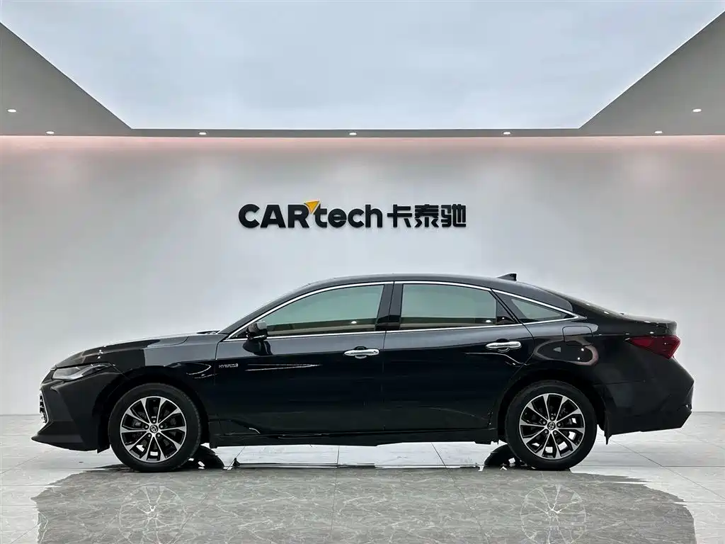Toyota Avalon 2023 Hybrid 2.5L Luxury Edition фото 2
