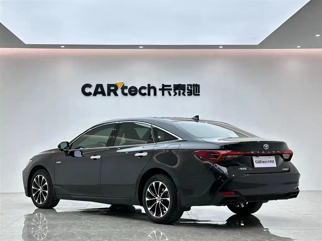 Toyota Avalon 2023 Hybrid 2.5L Luxury Edition фото 3