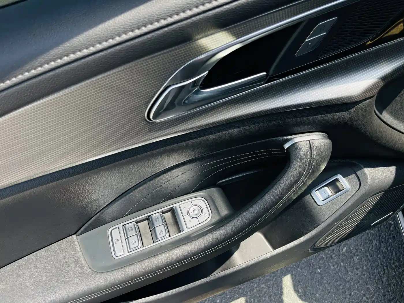 Hongqi H5 2024 1.5T DCT Smart Connect Flag Rhythm Edition фото 7