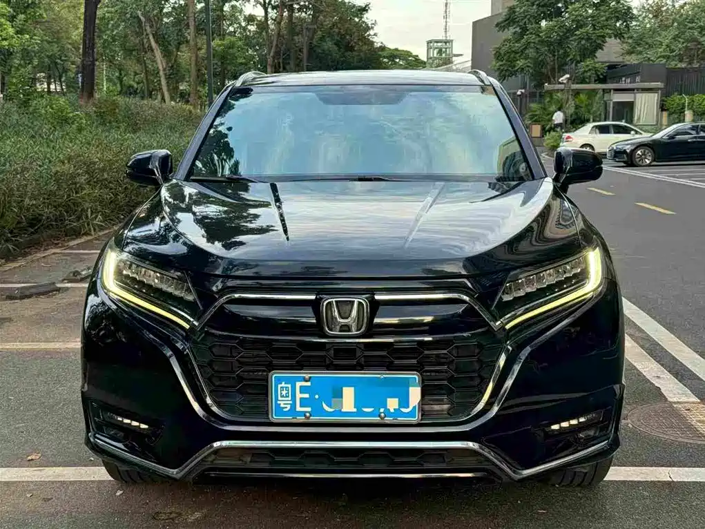 Photo 3 - Honda UR-V