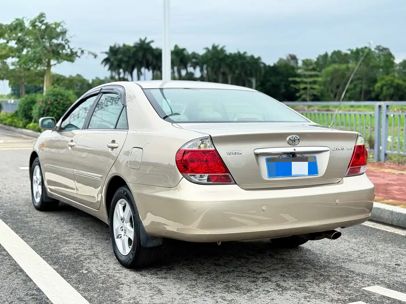 Toyota Camry (Overseas) 2005 2.4 Luxury Edition фото 3