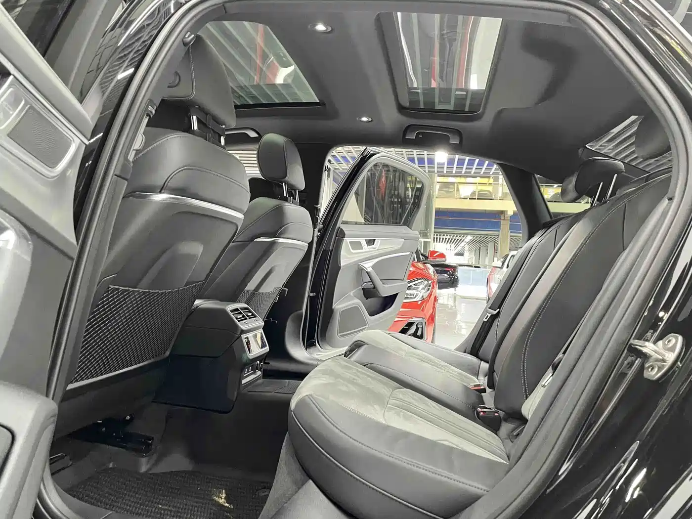 Фото 7 - Audi A6L