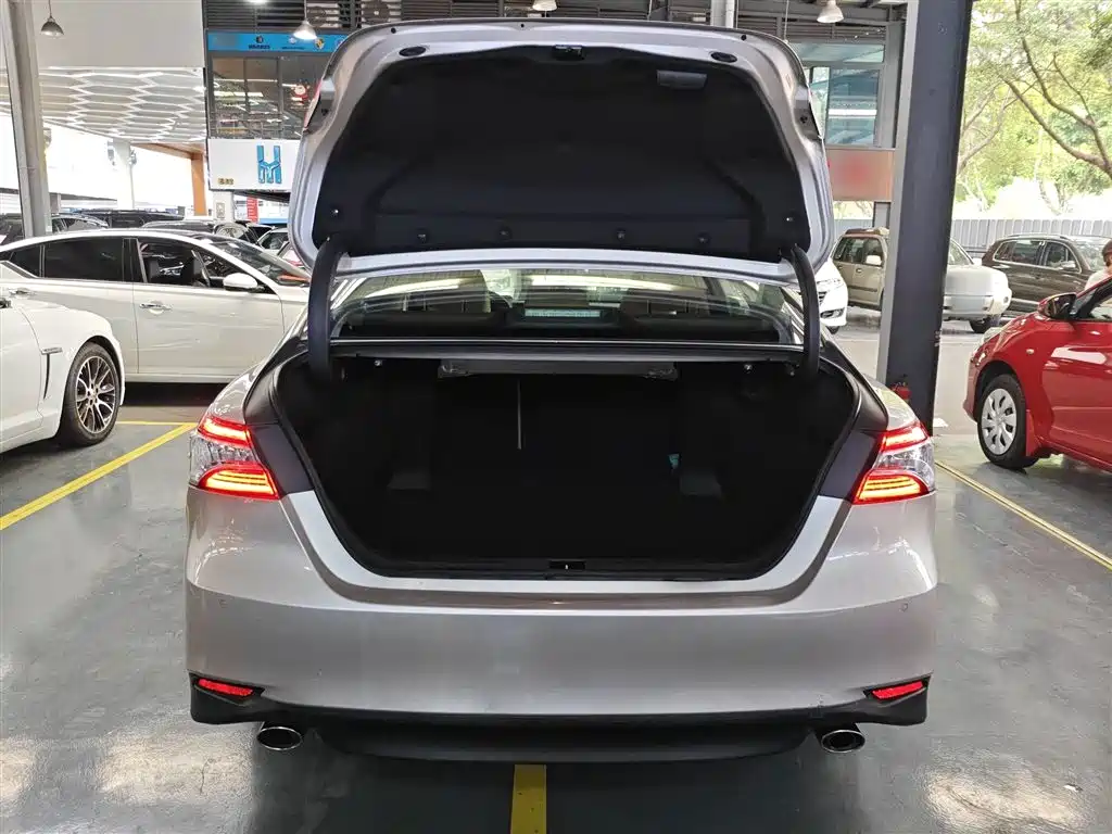Toyota Camry 2018 2.5G Luxury Edition фото 19
