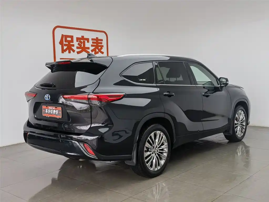 Toyota Highlander 2023 2.5L Smart Hybrid Dual Engine AWD Premium 7-Seater фото 2