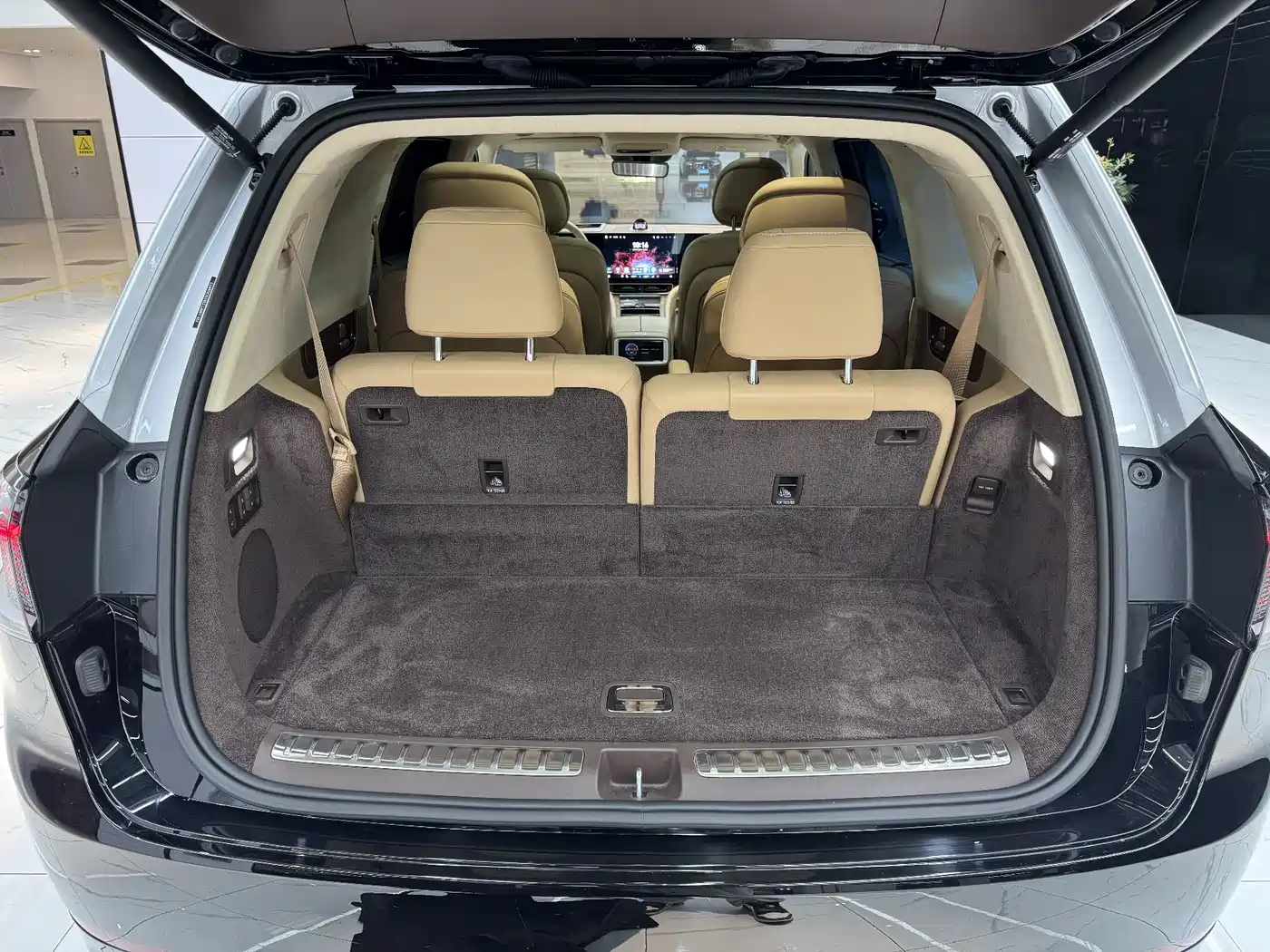 AITO Wenjie AITO M9 2025 Extended Range Ultra 52kWh 6-Seater фото 19