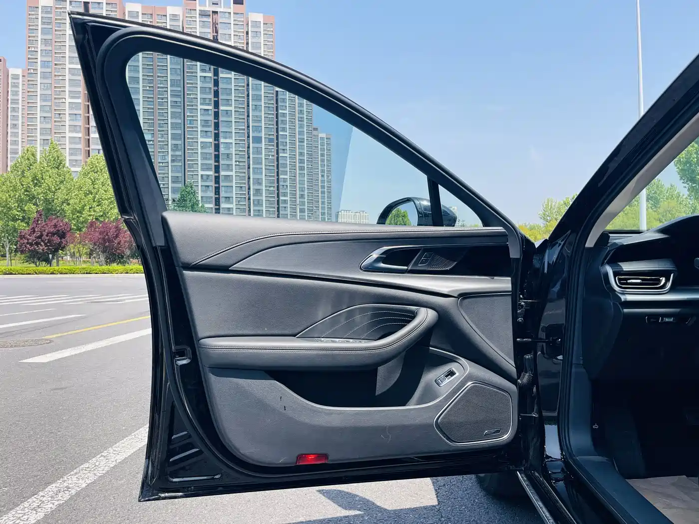 Hongqi H5 2024 1.5T DCT Smart Connect Flag Rhythm Edition фото 6