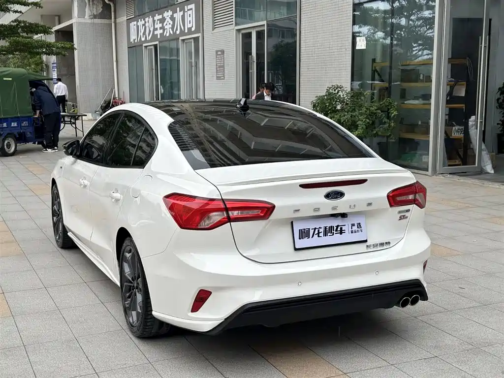 FORD FOX