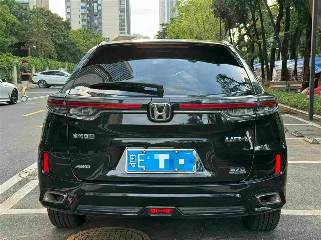 Photo 5 - Honda UR-V