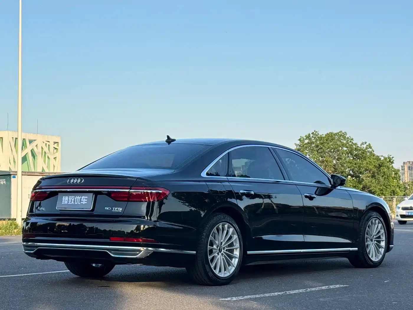 Audi A8 2022 A8L 50 TFSI quattro Comfort Collector's Edition фото 10