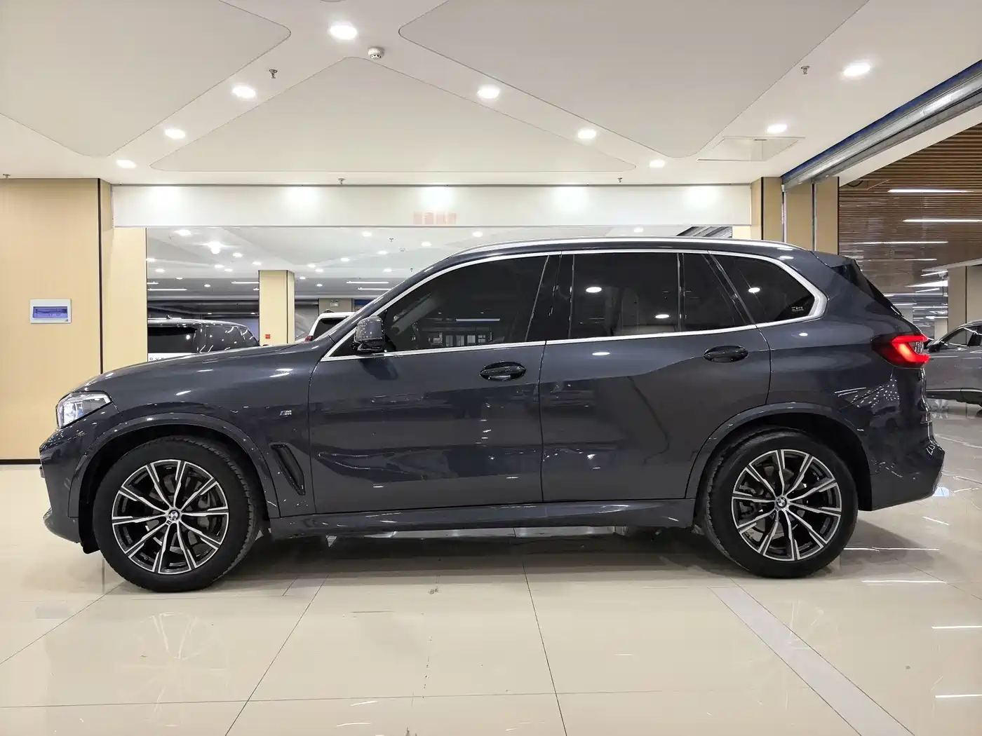 BMW X5 (Import) 2020 xDrive40i M Sport Package фото 4