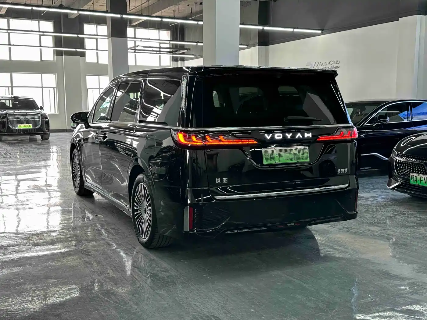 Voyah Auto Voyah Dreamer 2025 Model PHEV 4WD Premium QianKun Edition фото 6