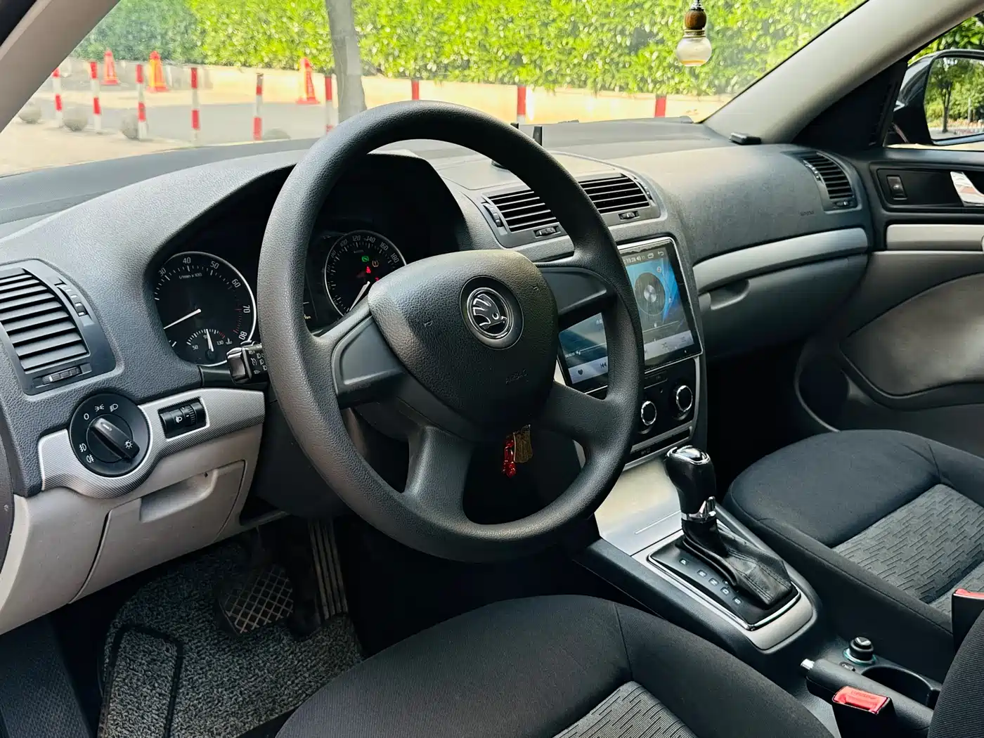 Škoda Octavia 2014 1.6L Auto Yijie Edition фото 10