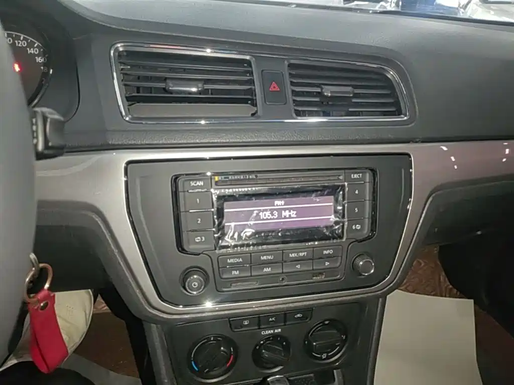 Volkswagen Lavida 2017 1.6L Automatic Trend Edition фото 13