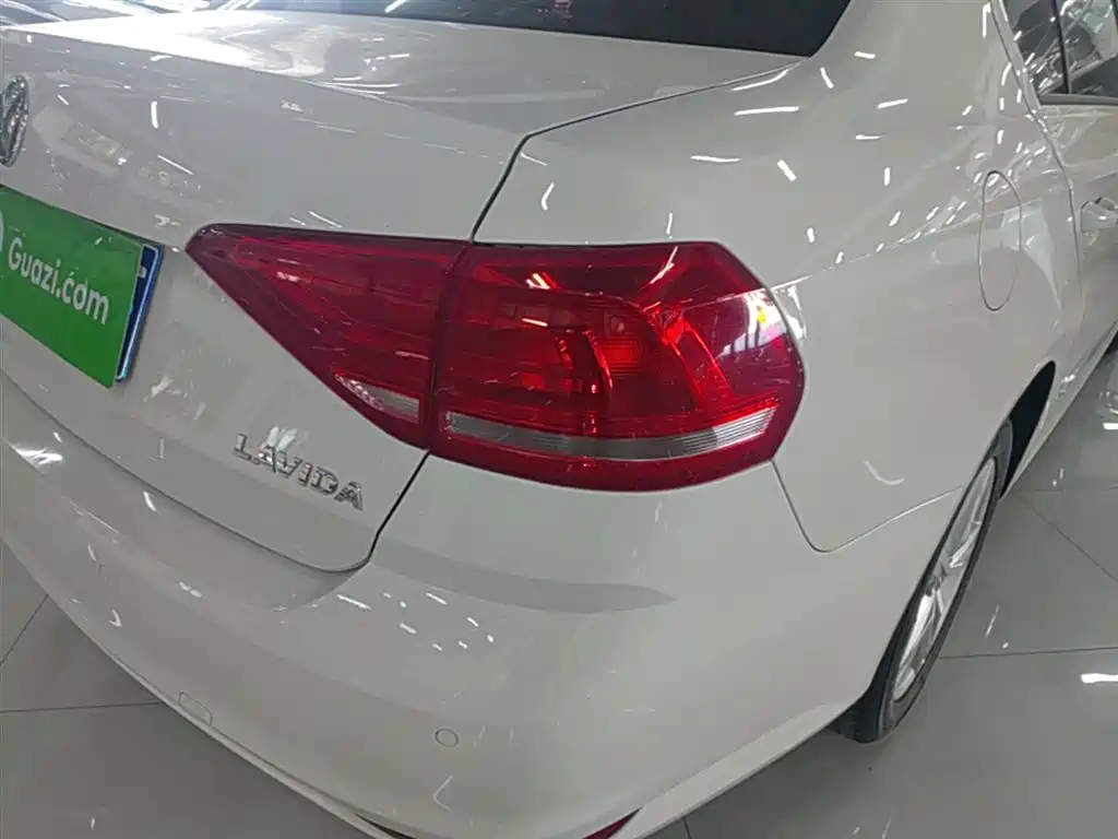 Volkswagen Lavida 2017 1.6L Automatic Trend Edition фото 8