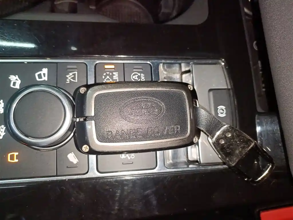 Land Rover Discovery 2017 3.0 SC V6 SE фото 17