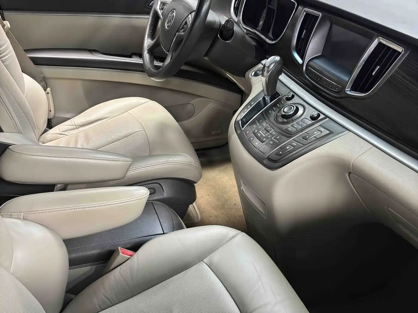 Buick GL8 2014 2.4L CT Luxury Business Comfort фото 4