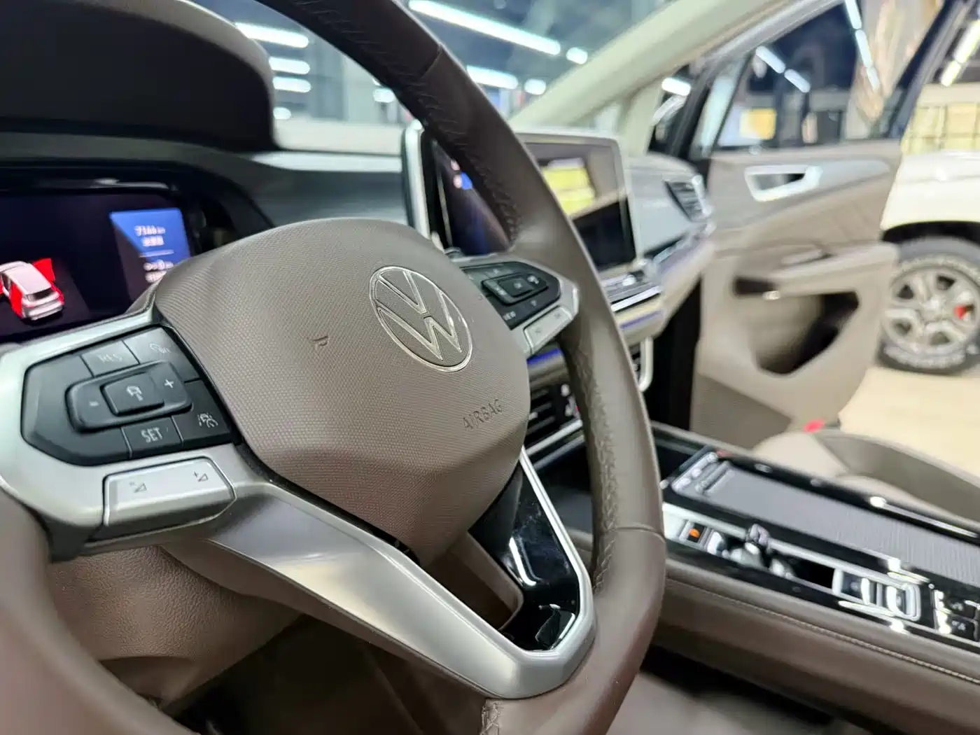 Volkswagen Viloran 2024 380TSI Executive Edition фото 9