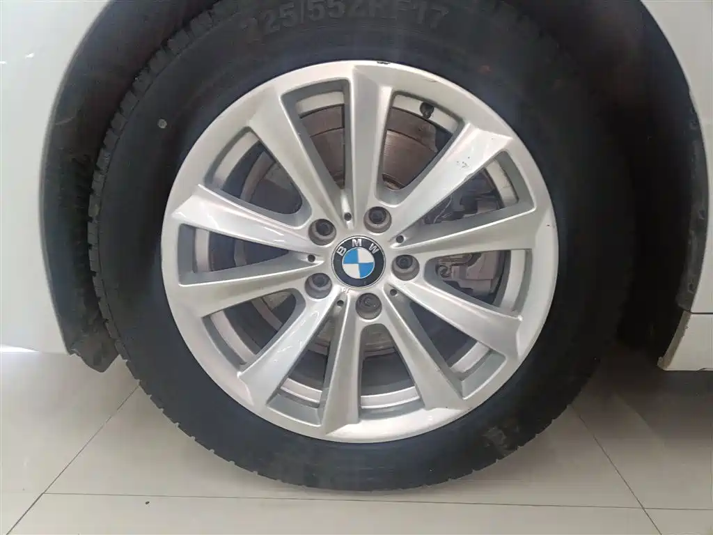 BMW 5 Series 2017 520Li Classic Edition фото 23
