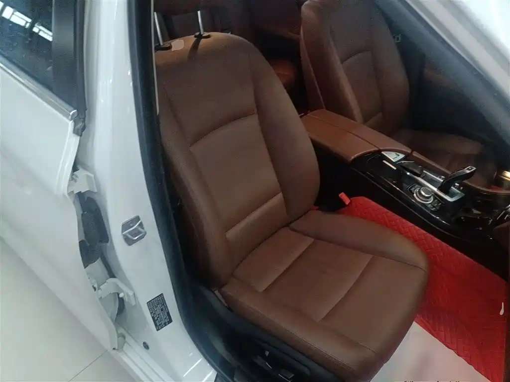 BMW 5 Series 2017 520Li Classic Edition фото 25