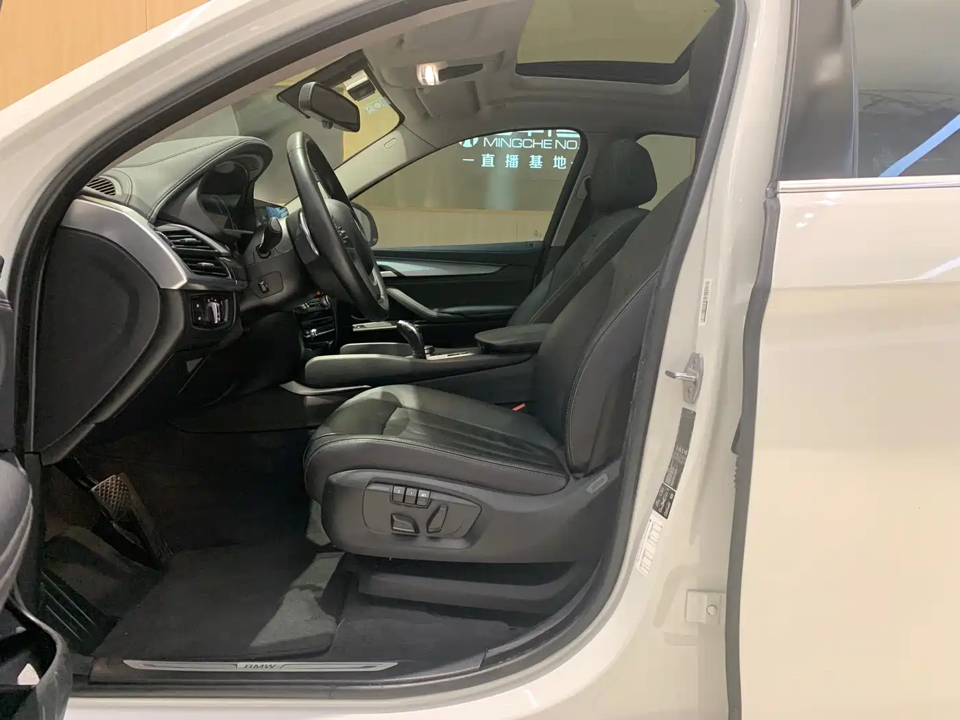BMW X6 2018 xDrive35i Leading Model фото 6