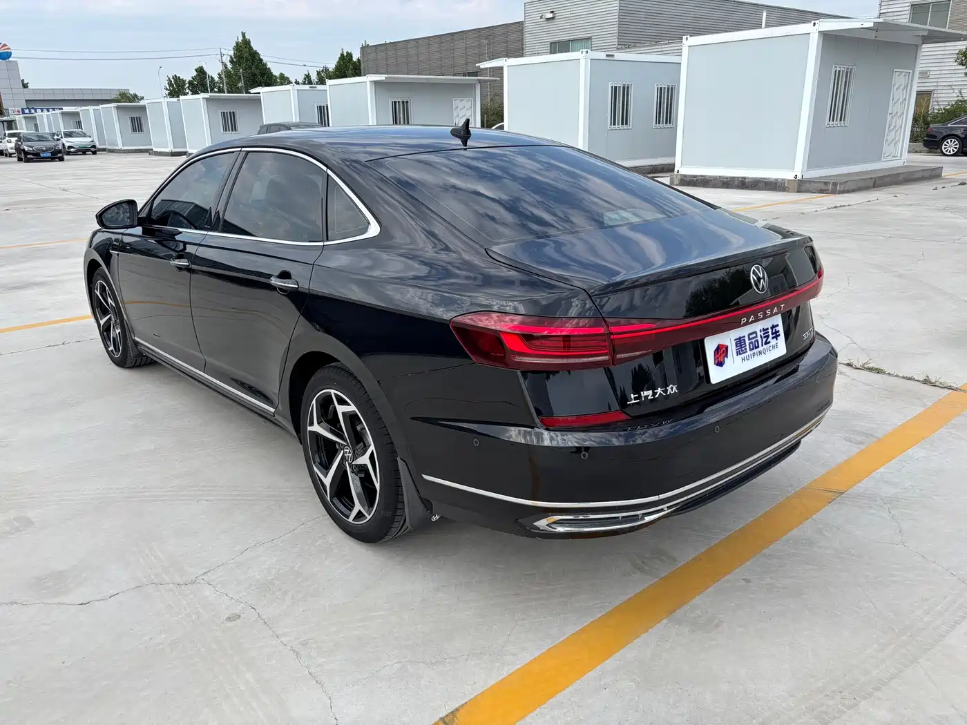Volkswagen Passat 2023 330TSI Starlight Luxury Edition фото 3