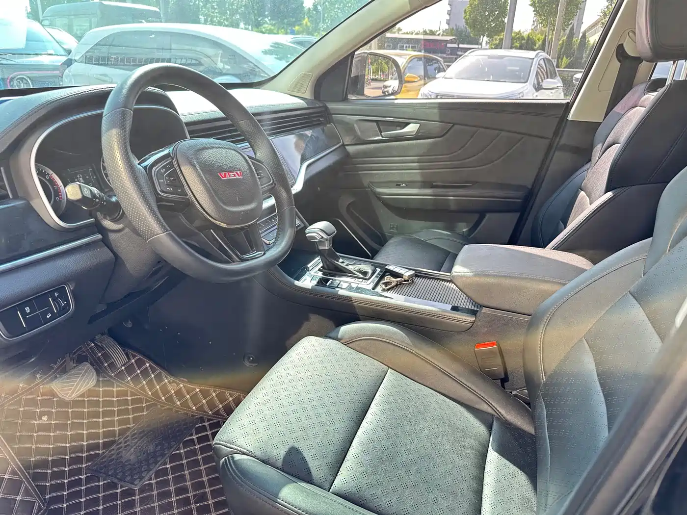 Sinotruk VGV VGV U70 2020 2020 Model 1.5T Auto Smart Luxury 7-Seater