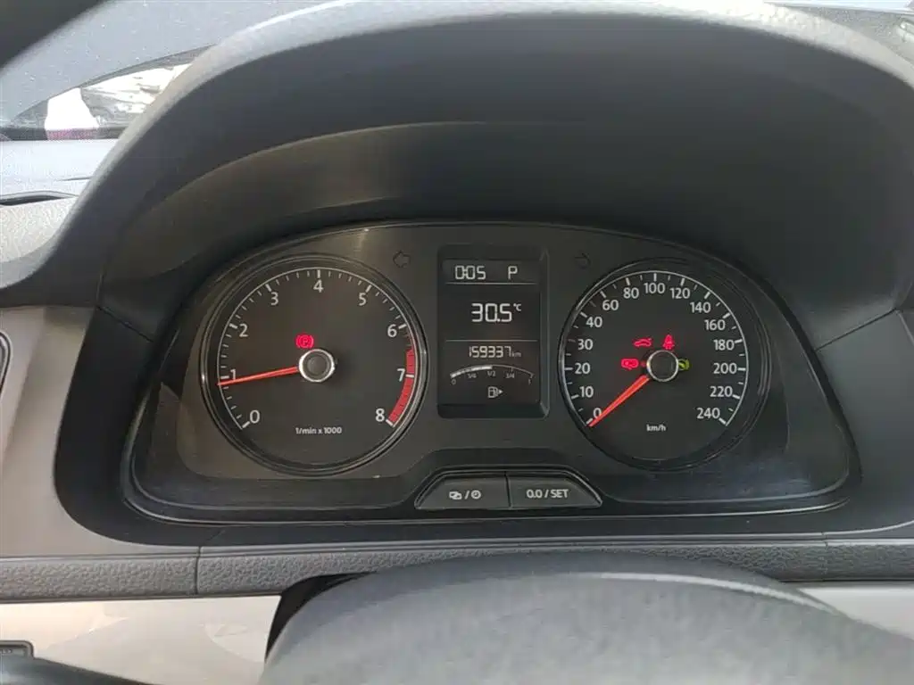 Volkswagen Lavida 2013 Facelift Classic 1.6L Automatic Trend фото 12