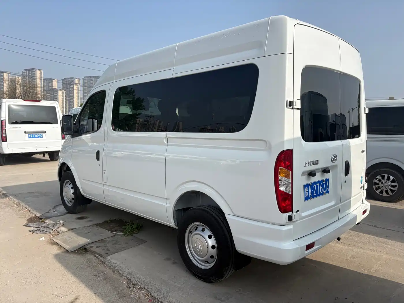 SAIC Maxus Xintu V80 2023 2.0T AMT Classic Aoyun Power Edition Short Wheelbase Medium Roof 5/6 Seats фото 3