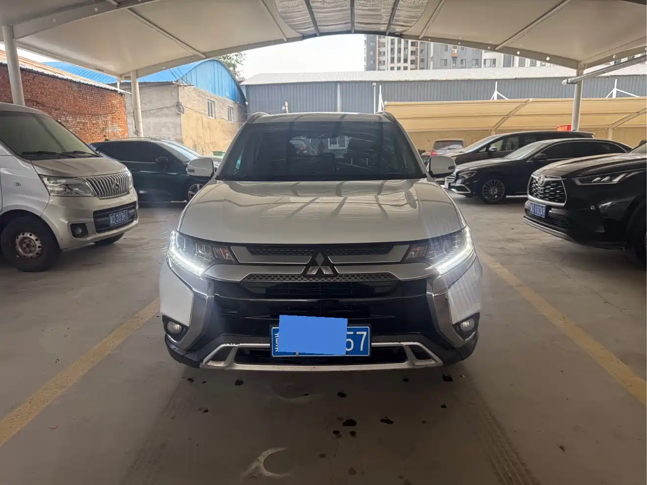 Mitsubishi Outlander 2019 2.4L 4WD Deluxe Edition 5-seater China V фото 2