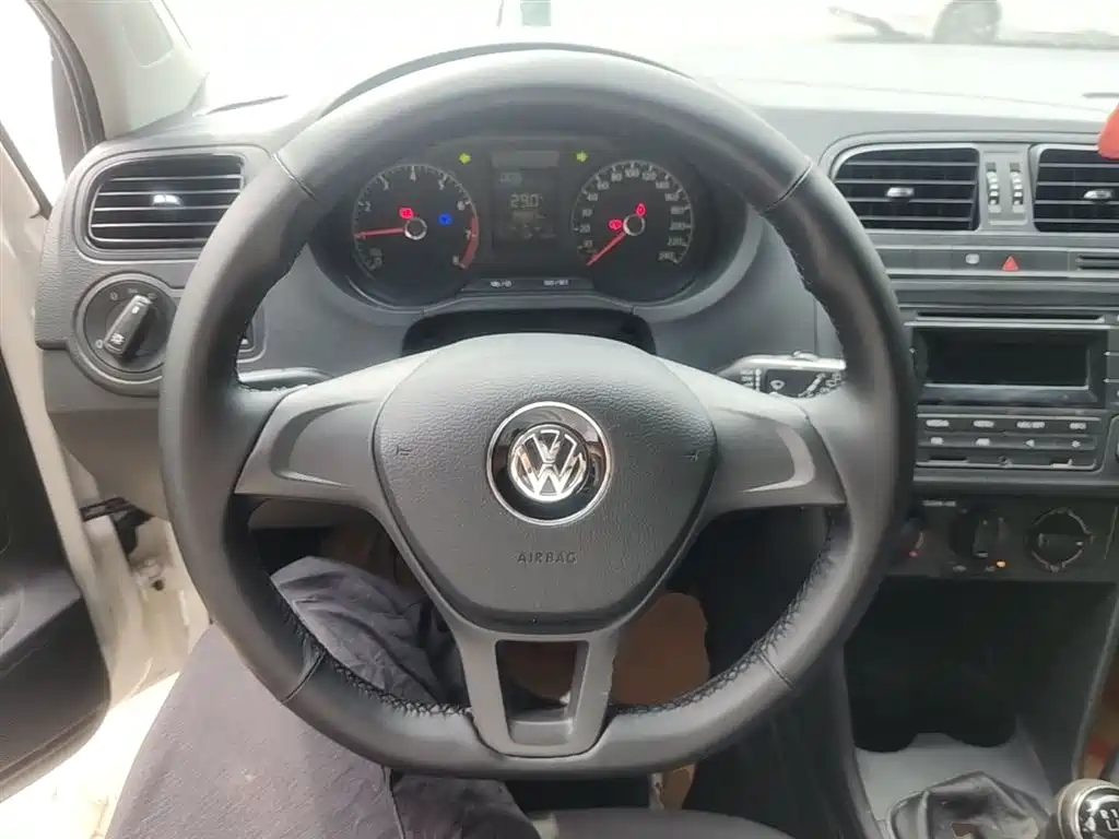 Volkswagen Polo 2016 1.4L Manual Trend фото 11