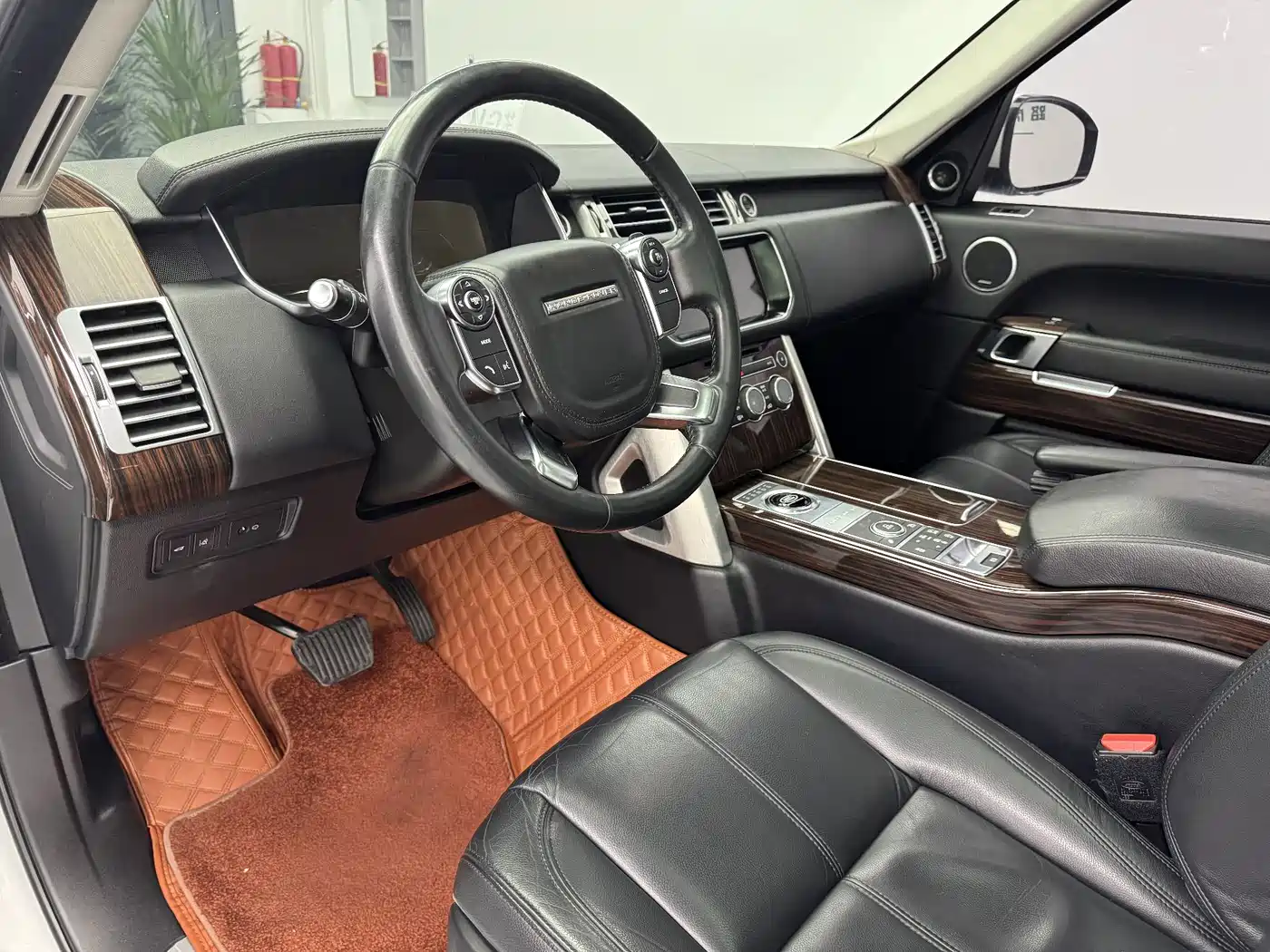 Land Rover Range Rover фото 9