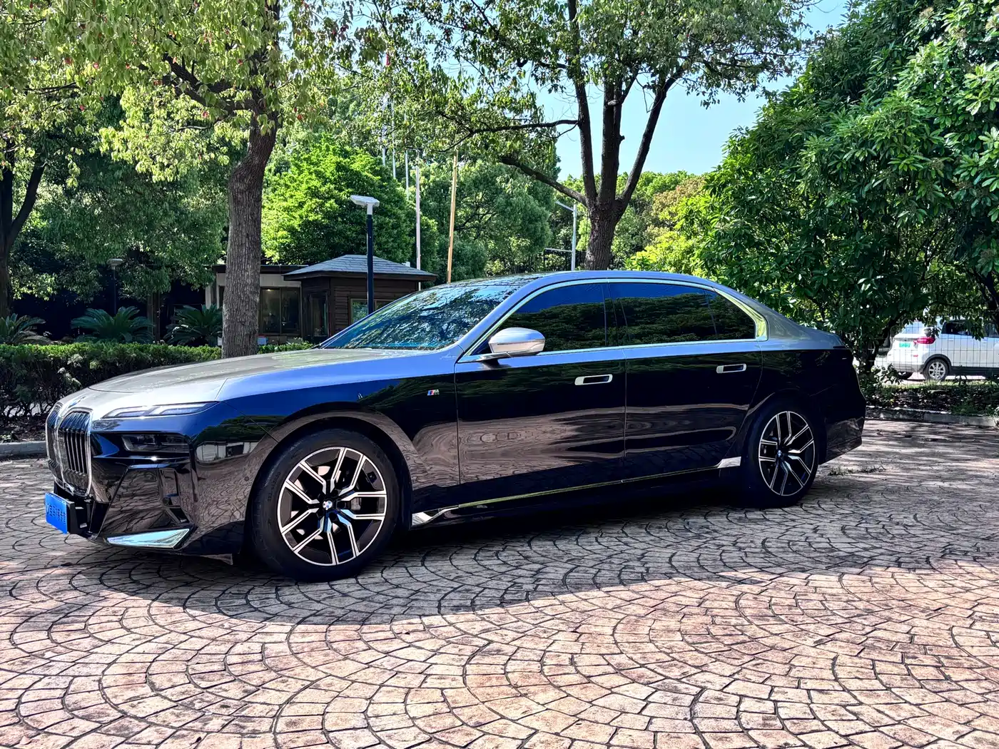 BMW 7 Series 2023 Model 735Li M Sport Package