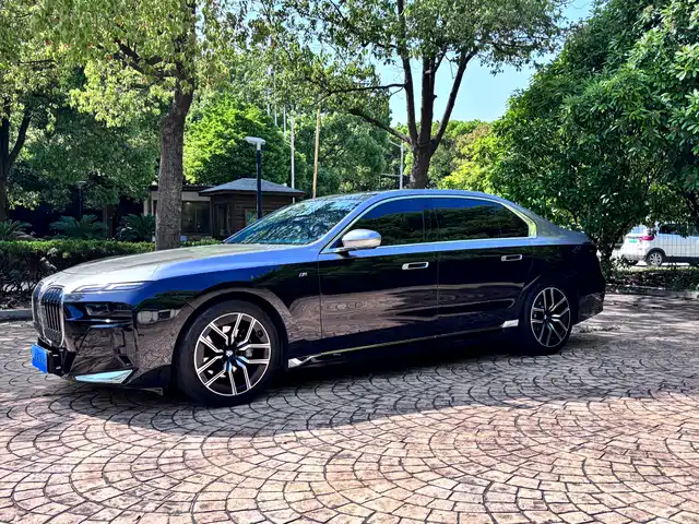 BMW 7 Series 2023 Model 735Li M Sport Package