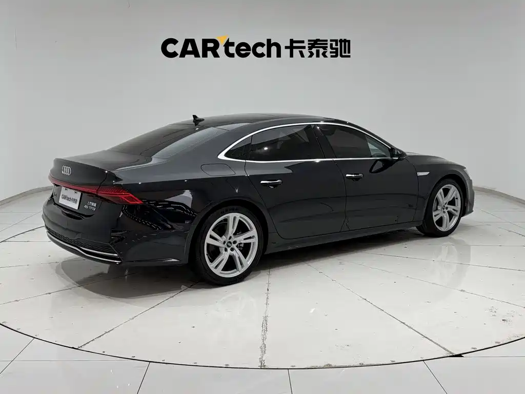 Photo 5 - Audi A7L