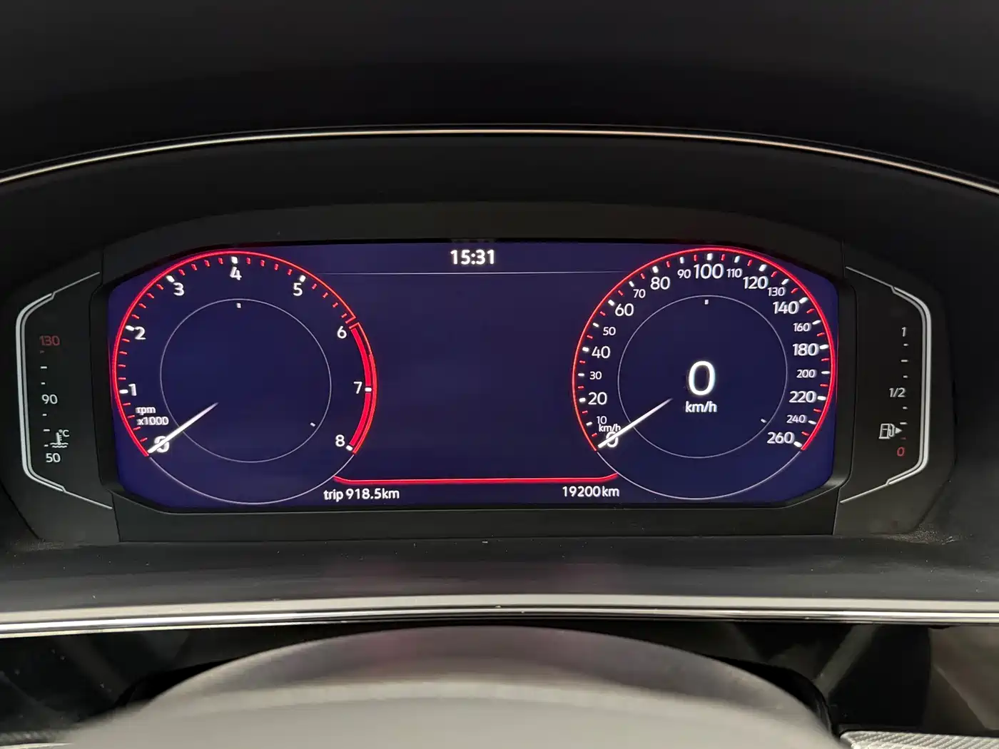 Volkswagen Passat 2024 380TSI Starlight Luxury Edition фото 17