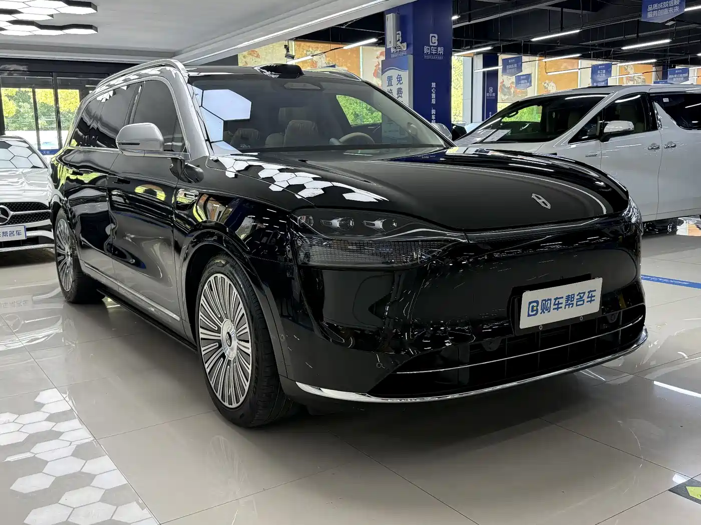 AITO Wenjie AITO M9 2025 Extended Range Ultra 52kWh 6-Seater фото 3