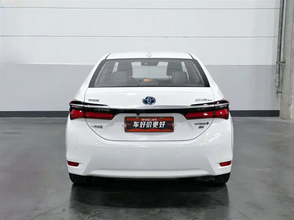 Toyota Corolla 2018 Hybrid 1.8L E-CVT Smart Edition фото 4