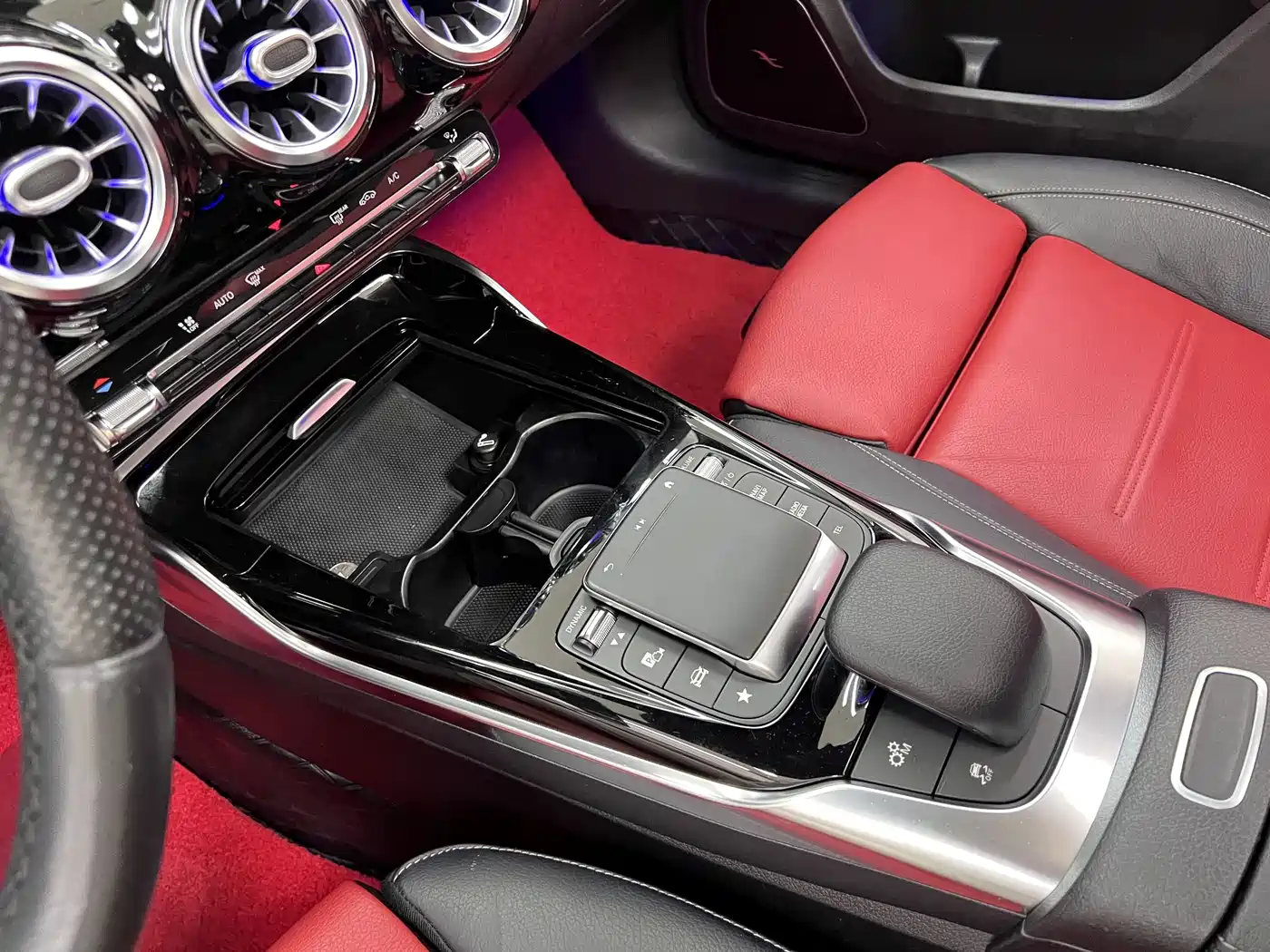 Mercedes-Benz A-Class AMG (Import) 2020 AMG A 35 4MATIC фото 28
